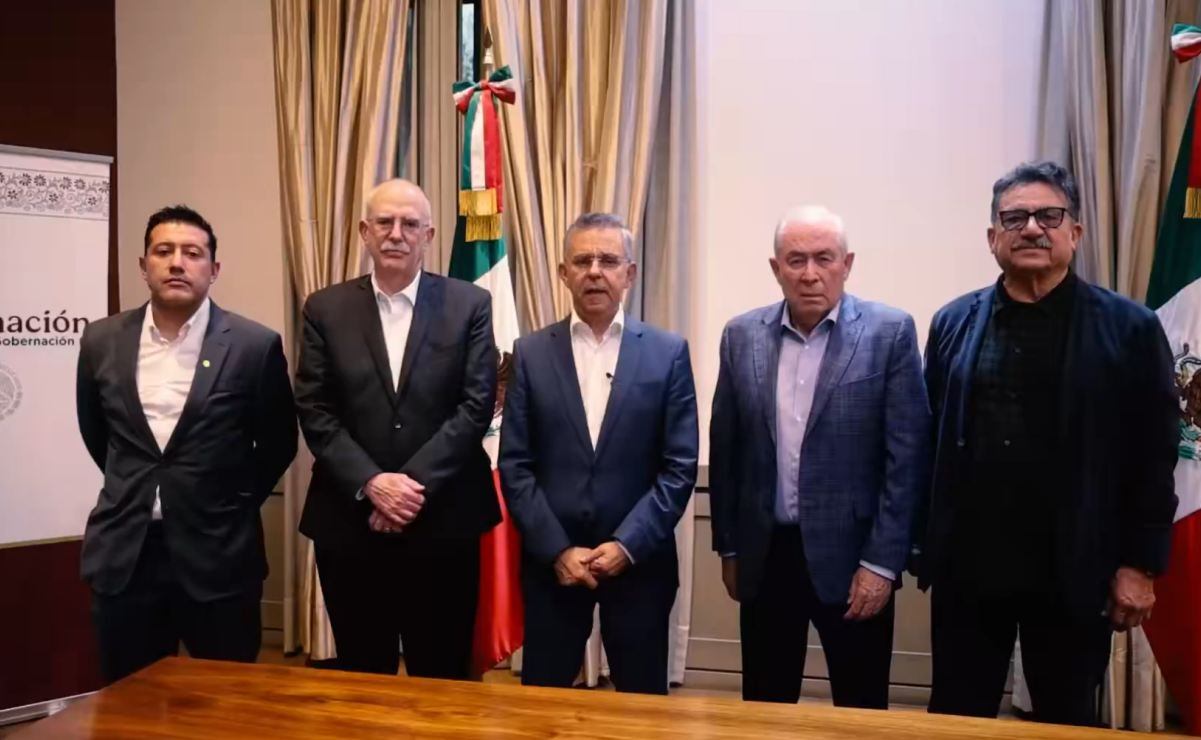 El Subsecretario de Gobernación, César Yáñez Centeno, este martes 25 de noviembre de 2025 tras sostener reuniones con transportistas. Foto: Especial