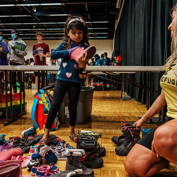 La administración Trump ordena una revisión de los refugiados que ingresaron bajo el mandato de Biden, según un memorando