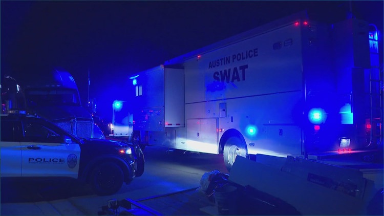 Man arrested after SWAT call in northeast Austin