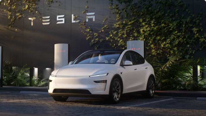 Tesla opens first full-service centre in Gurugram with booking ...