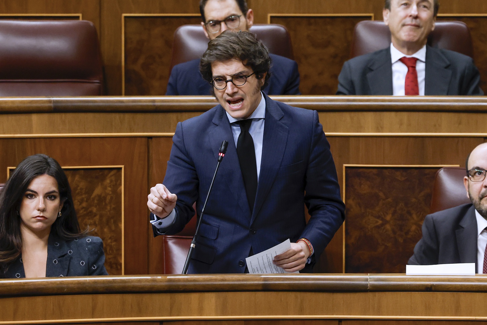 Vox acusa al PP de estar "enfangado", igual que el PSOE, en una ...
