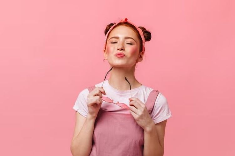 Tiga Zodiak dengan Aura Coquette yang Memikat, Tapi Pilih Pasangan dengan Cermat