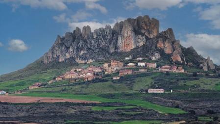 Uno de los pueblos de La Rioja más espectaculares: el vino te acompaña ...