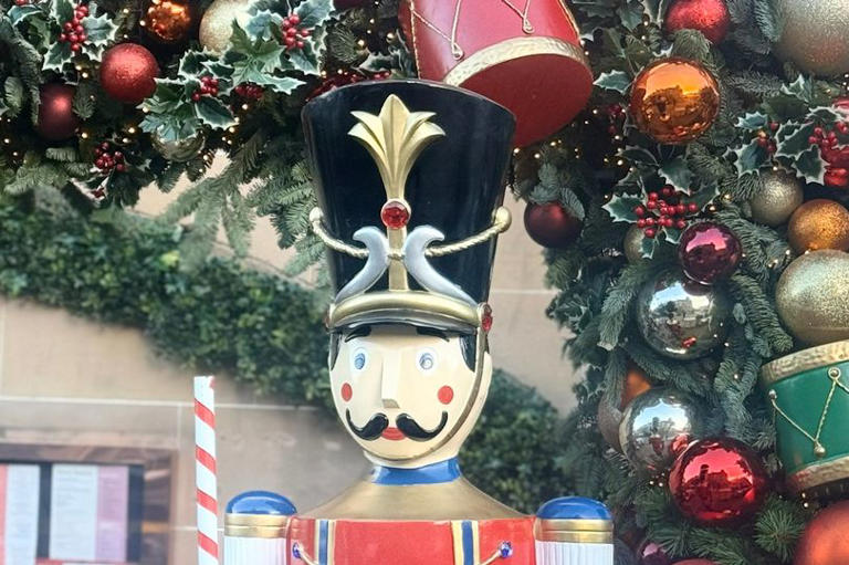 Cops hunt 'Grinch' thief that stole 8ft Christmas Nutcracker statue ...