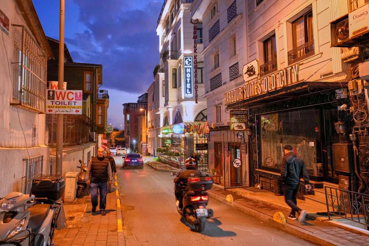Turkish police arrest 11 after family dies in suspect hotel poisoning