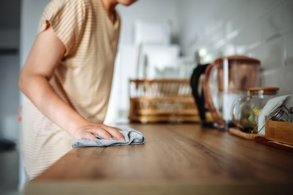 4 Things You Should Clean Weekly in the Kitchen