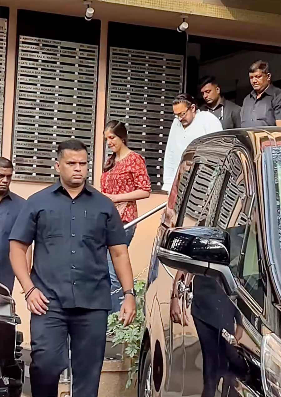 PHOTOS: Aamir Khan and Gauri Spratt Clicked Out and About in The City