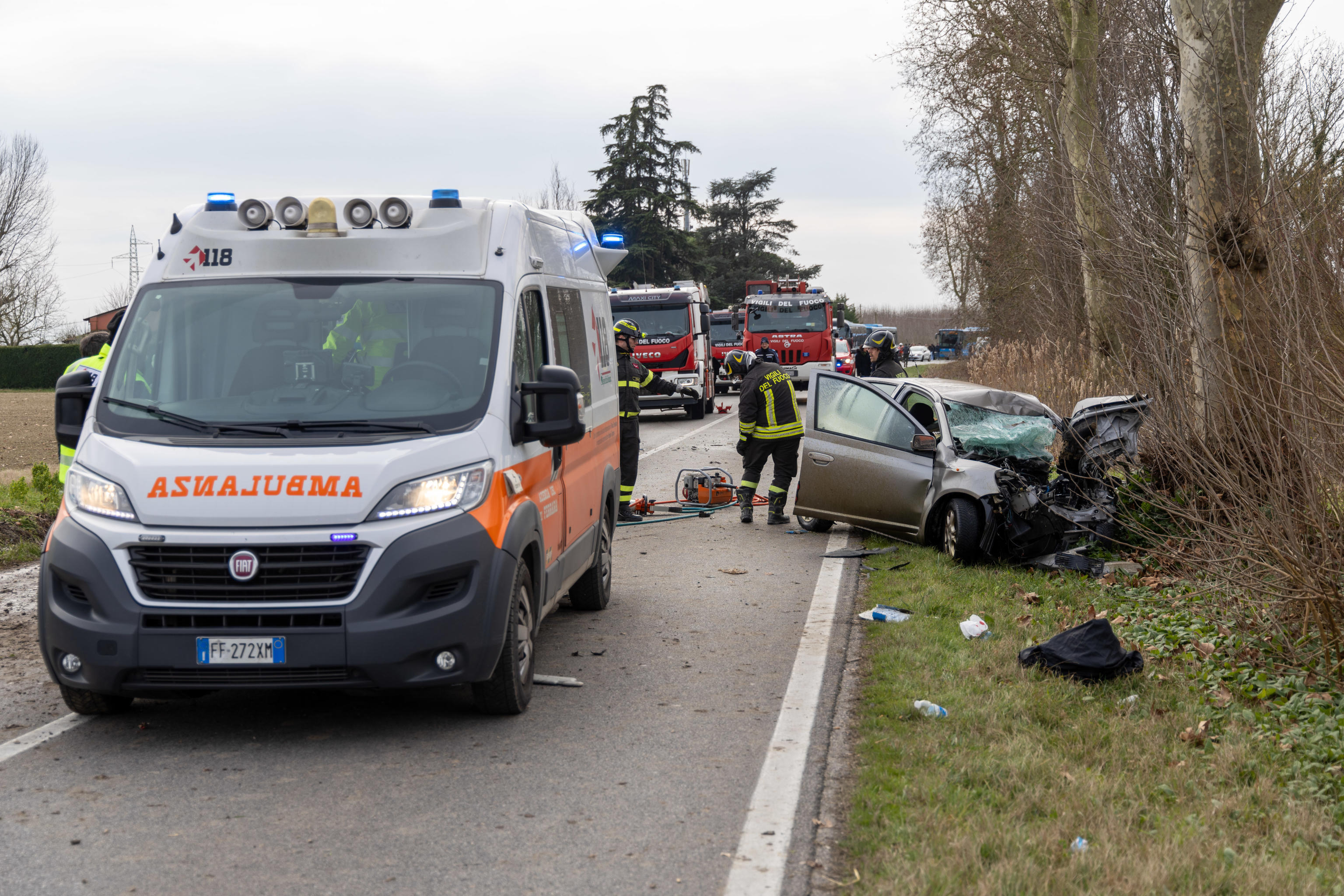 Scontro auto-autobus, un morto e un bambino di due ann ferito