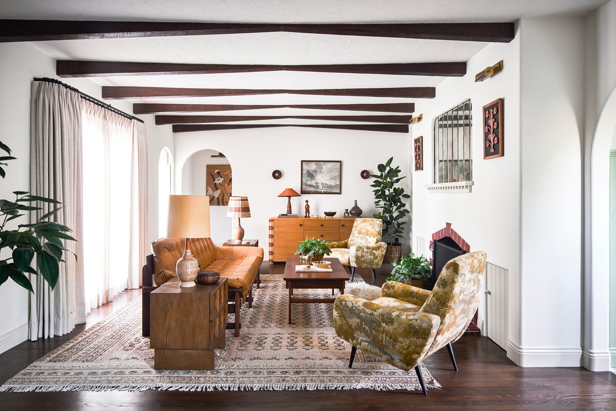LIVING ROOM 5287.png