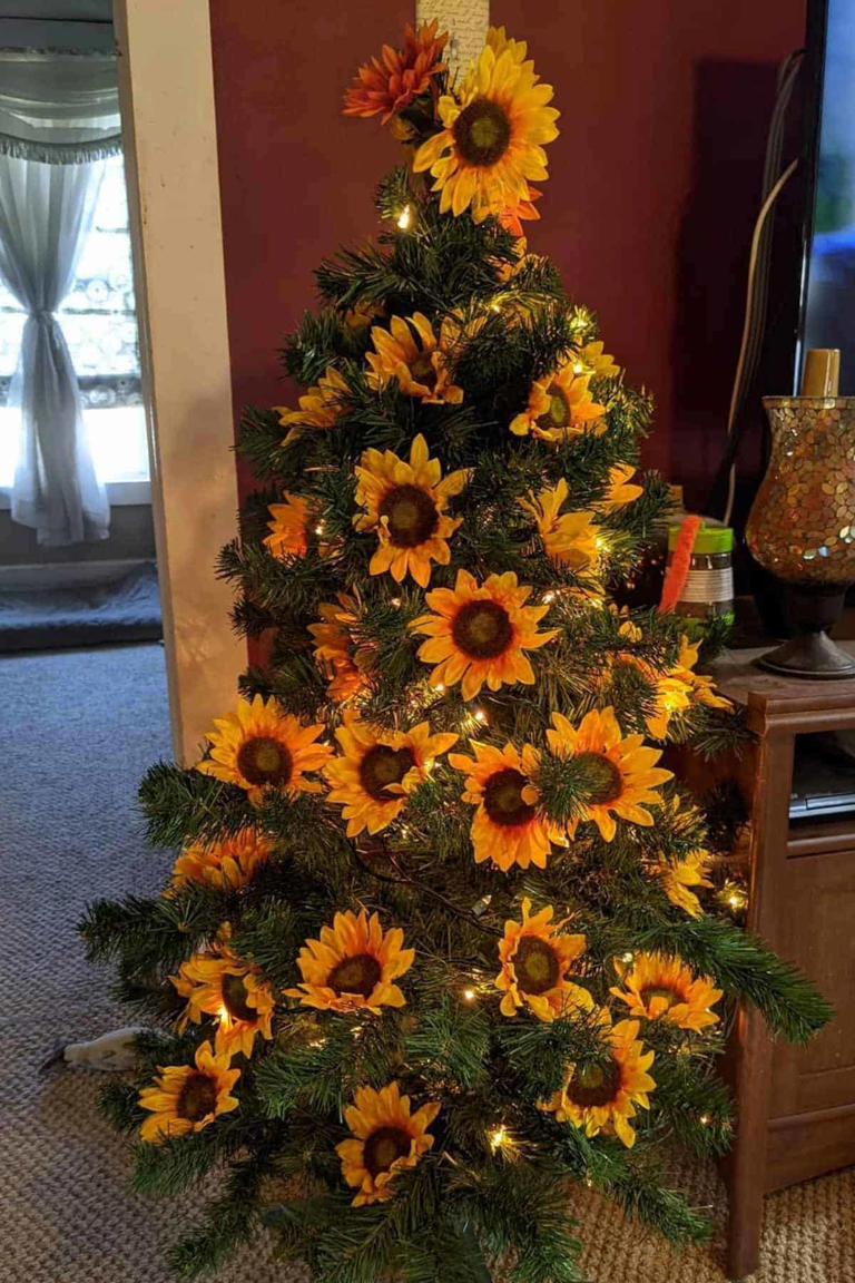 50 Christmas Tree Decoration Ideas That Make Any Space Feel Magical