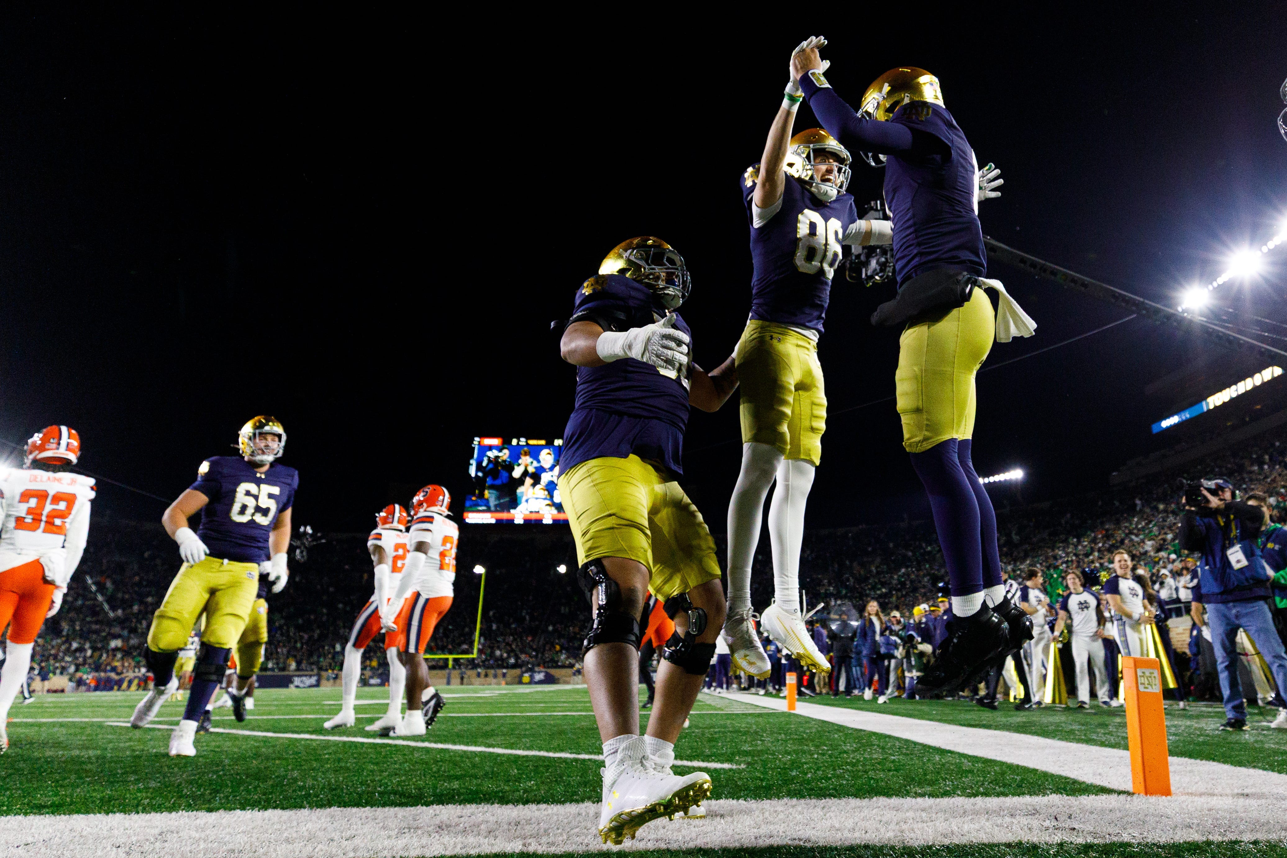 Notre Dame social media reacts to the new CFP rankings after Week 13