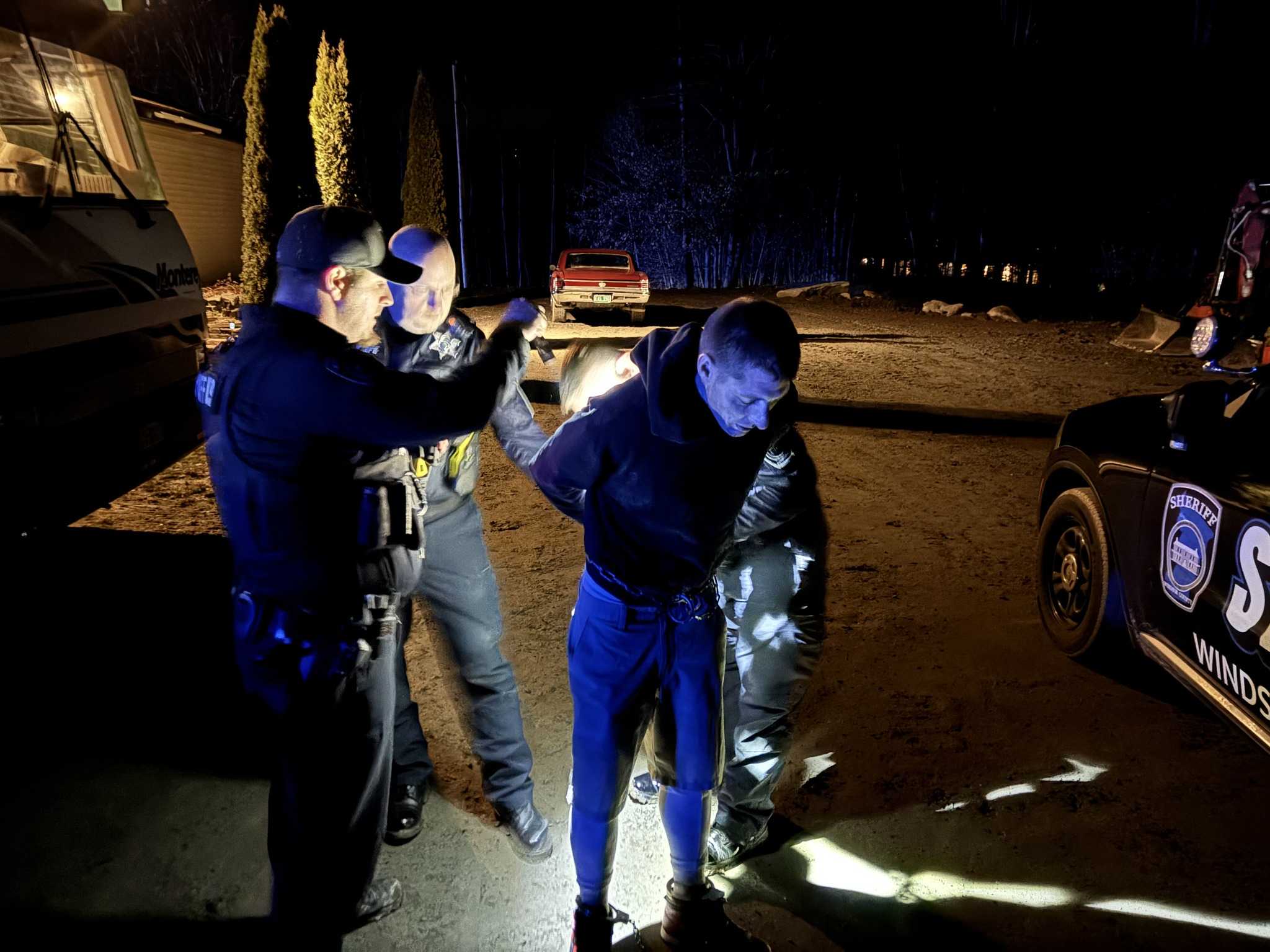 Windsor County Sheriff's deputies arrest two fugitives after standoff