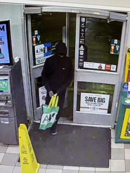 Police searching for suspect in armed robbery at 7-Eleven in Chesterfield