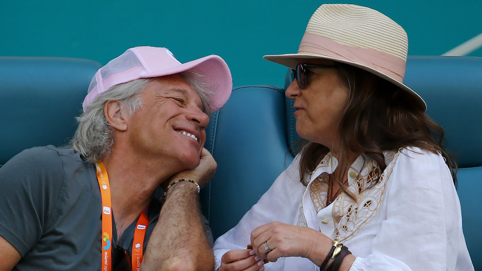 contioutra.com - Antes do sucesso e do dinheiro: 10 famosos que se casaram com namorados da escola