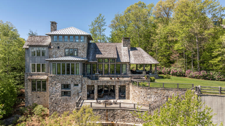 The North Carolina Village Where America’s Wealthiest Go to Fly Under ...