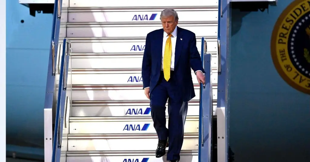 donald-trump-lobs-threats-bill-clinton