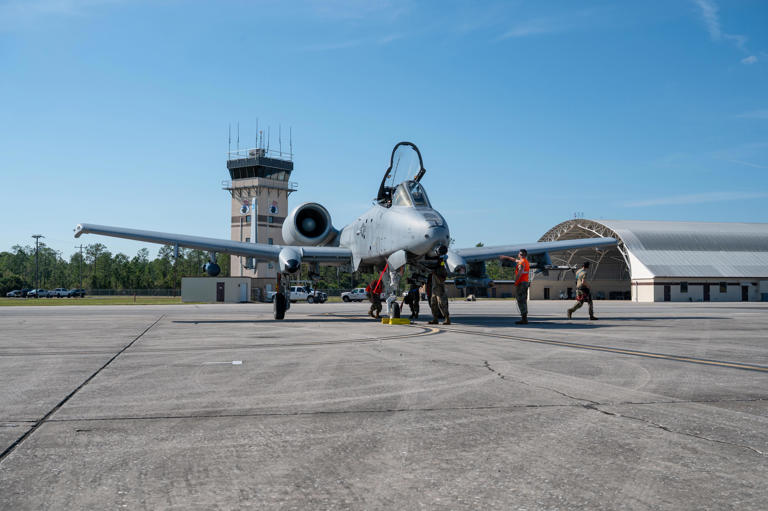 The US Air Force just war-gamed how pilots would fight if they lost ...