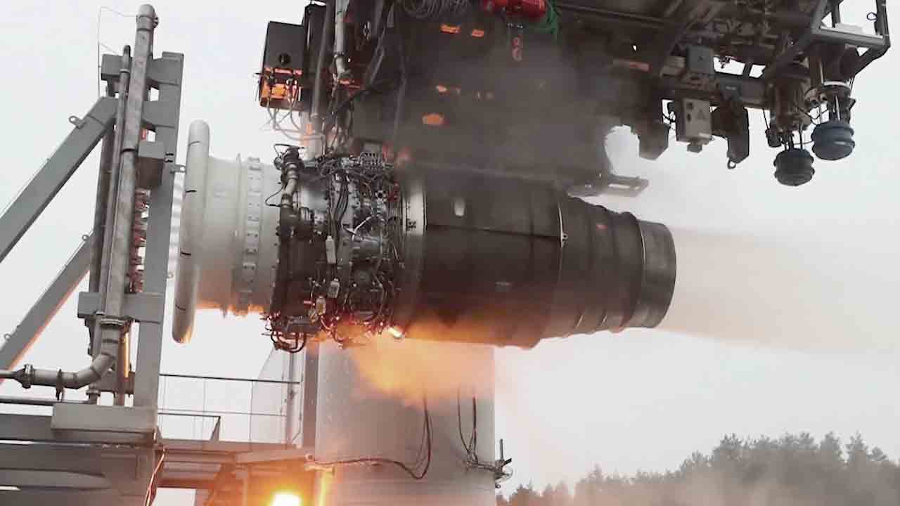 Vídeo: Rússia cria tempestade artificial para testar motor do Superjet