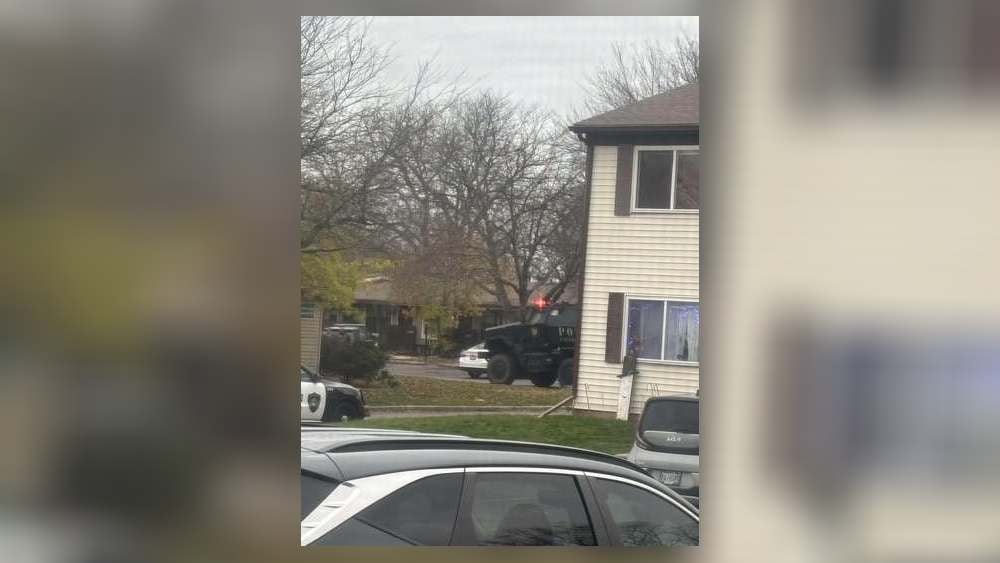 Man accused of making bomb threat in custody after standoff in Huber ...
