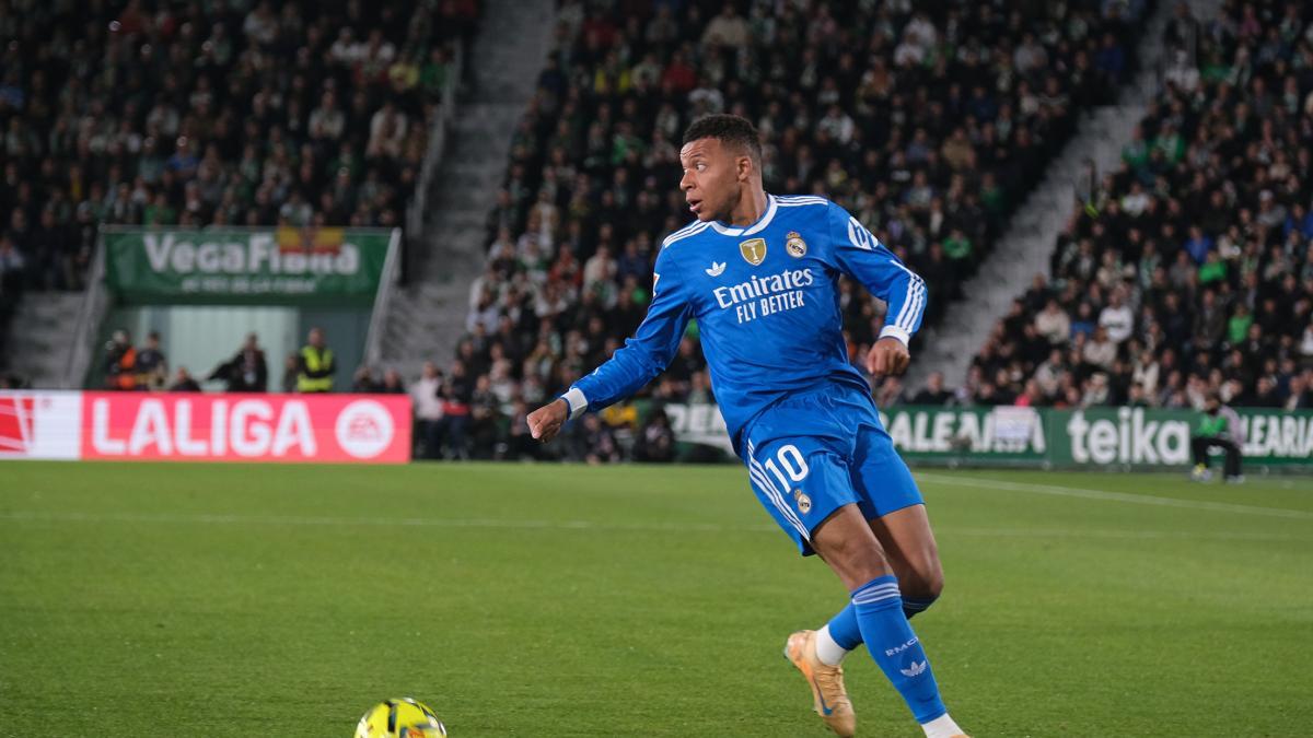 Los graves insultos de Mbappé al árbitro en Elche