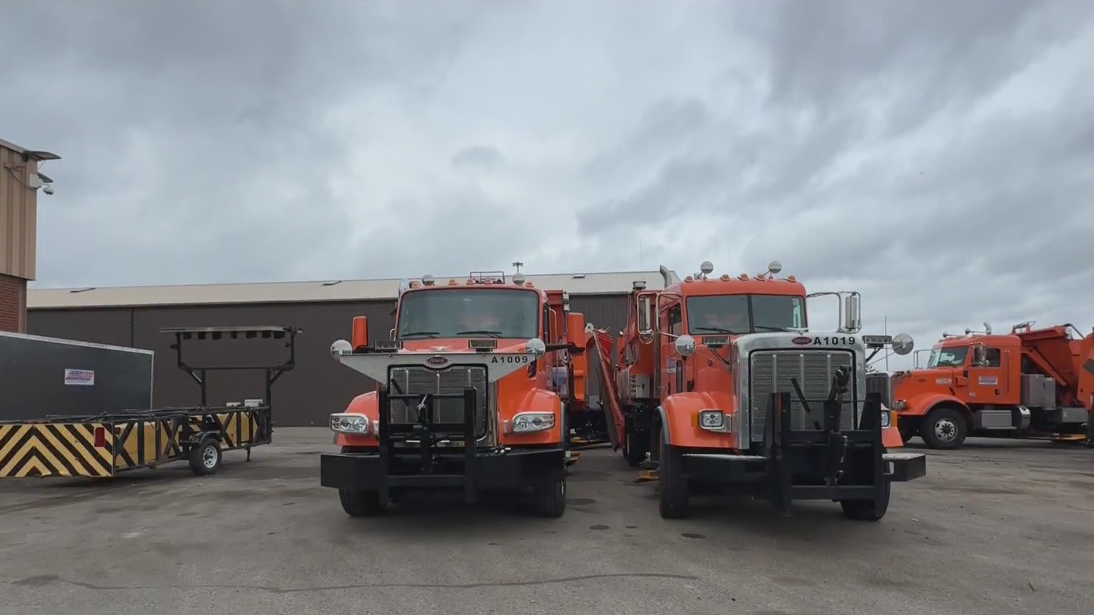 Metro Detroit road crews gear up for holiday travel