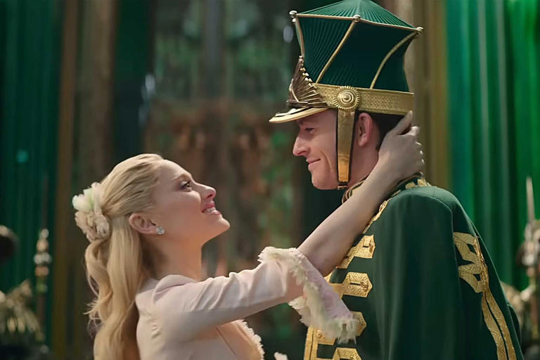 El guionista de “Wicked: For Good” revela que la escena del beso entre Glinda y Fiyero fue eliminada por ser “demasiado apasionada”