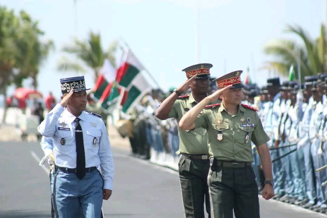 FORCES ARMÉES - Le général Pikulas Démosthène en visite à Mahajanga