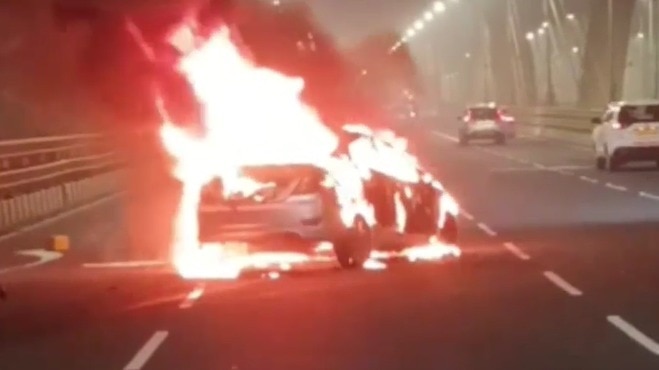 Video: Car bursts into flames after crash in Mumbai, occupants ...