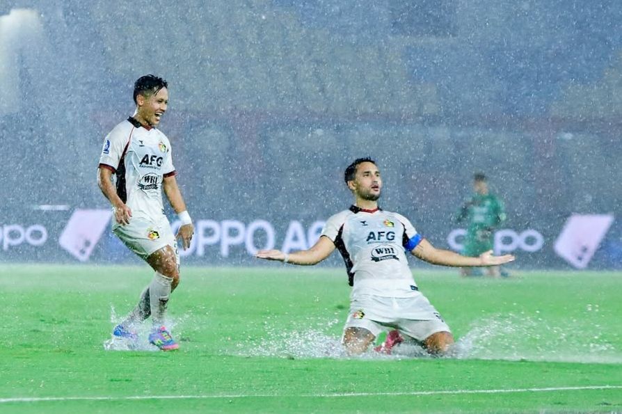 Arthur Irawan Pastikan Ezra Walian Masih di Persik Kediri