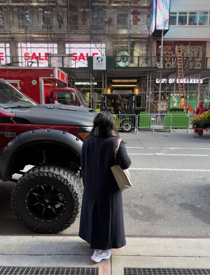Woman captures photo of dangerous trend sweeping US roadways 'Why are