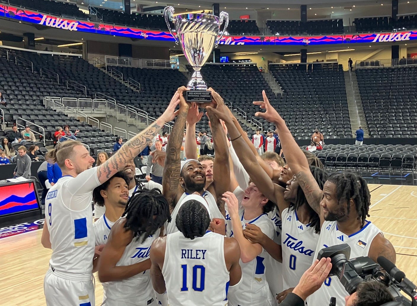 A trophy for Tulsa as the Golden Hurricane edge Northern Iowa fr title