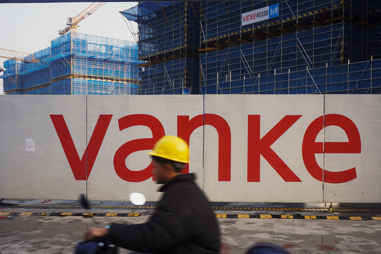 Vanke’s Bid to Delay Bond Payment Sparks Selloff in Chinese Developers
