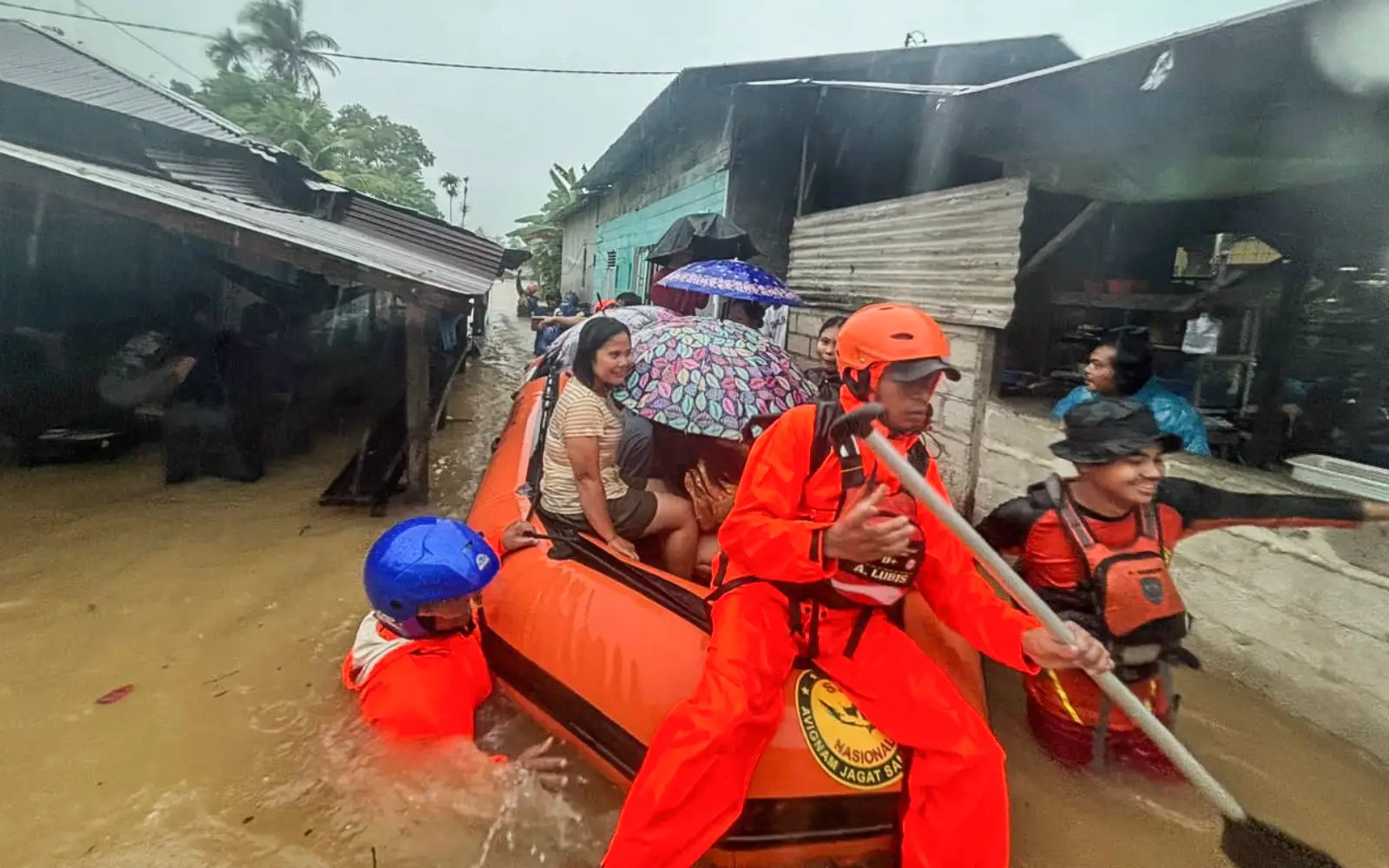 Death toll from Indonesia floods, landslides rises to 19
