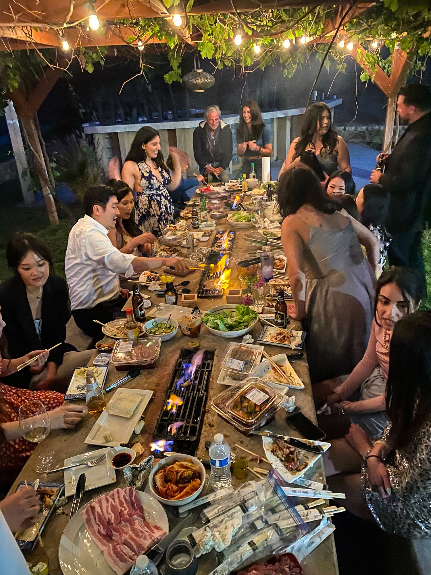 Las vacaciones para las víctimas de los incendios forestales de Los Ángeles se convierten en un ejercicio de resolución creativa de problemas