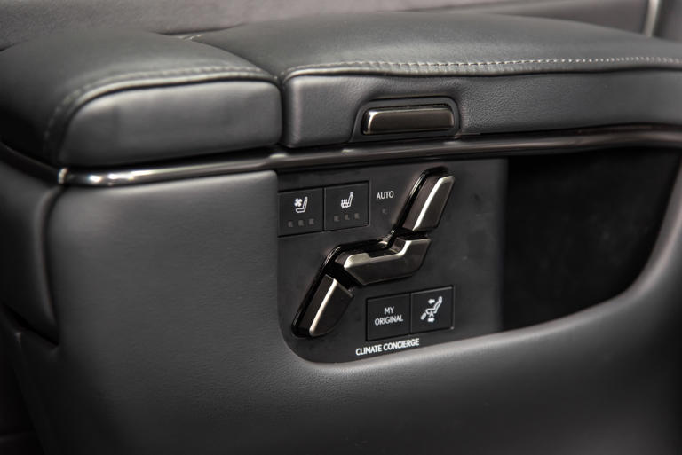 'Lexus LM 500h là MPV nhưng cảm giác như SUV, có chế độ độc quyền đến ...