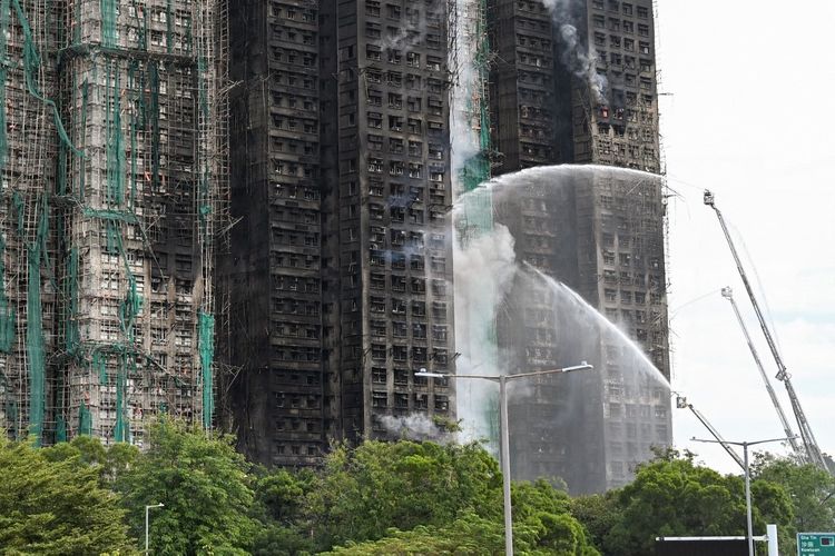Warga Hong Kong ramai-ramai boikot pemilu, marah atas kebakaran apartemen