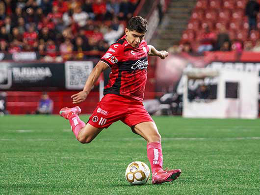 Kevin Castañeda a punto de tirar. (Mexsport)