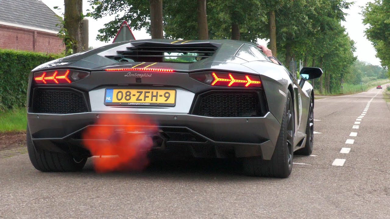 Akrapovic Aventador Spuwt Vlammen