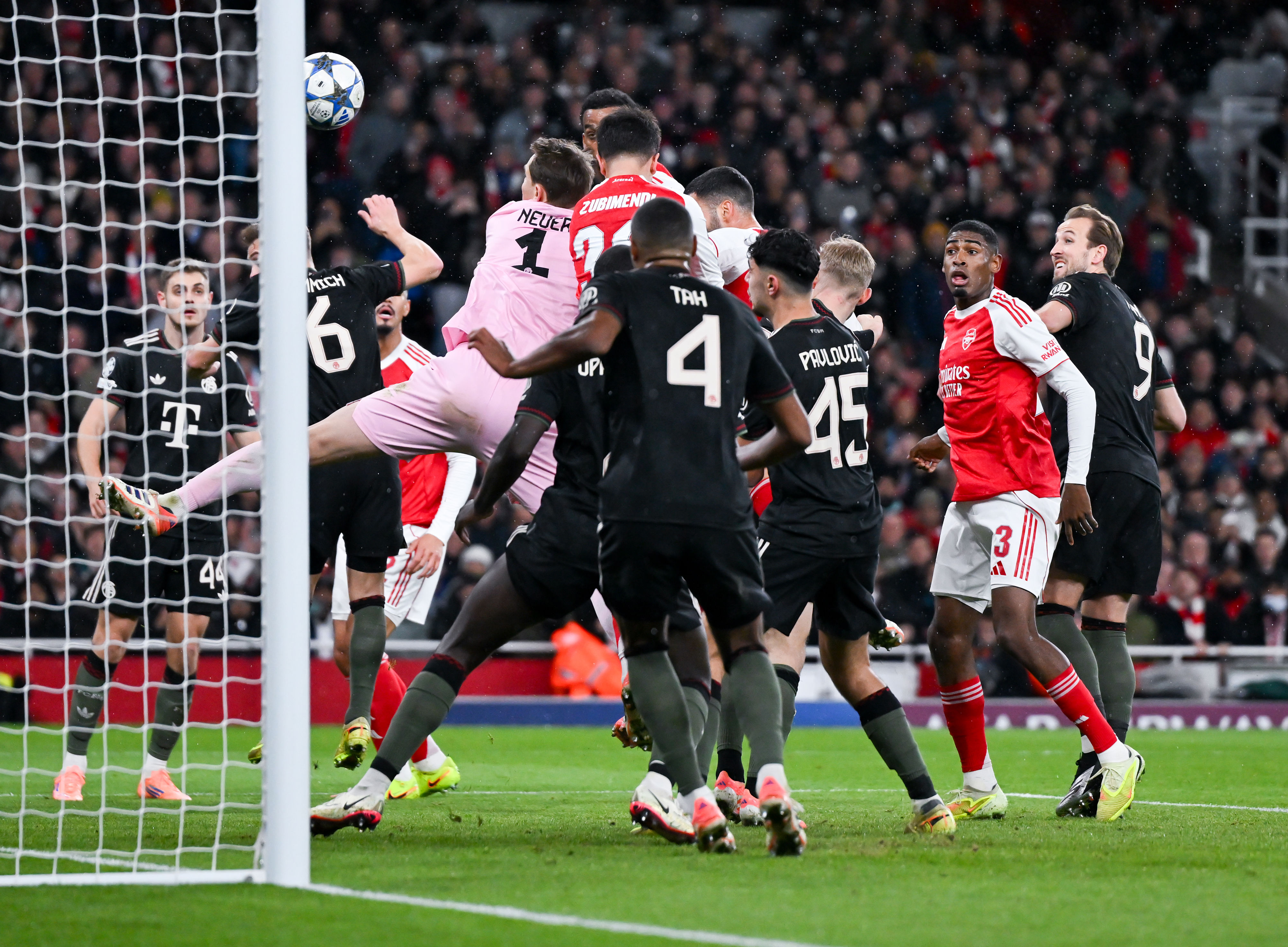 Manuel Neuer dice que Jurriën Timber lo desequilibró en el primer gol de la derrota del Bayern Múnich ante el Arsenal, pero no critica a los árbitros