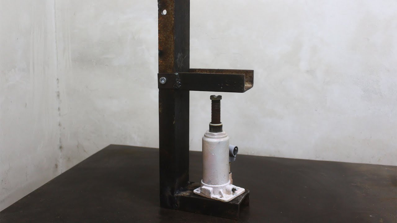 Few people know about this function of the car jack! Brilliant tool!