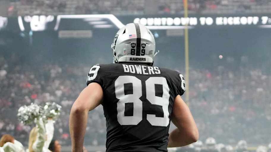 How Raiders Are Staying United During Difficult Season