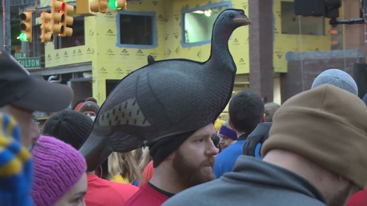 Runners prepare to brave elements for chilly Turkey Trot races