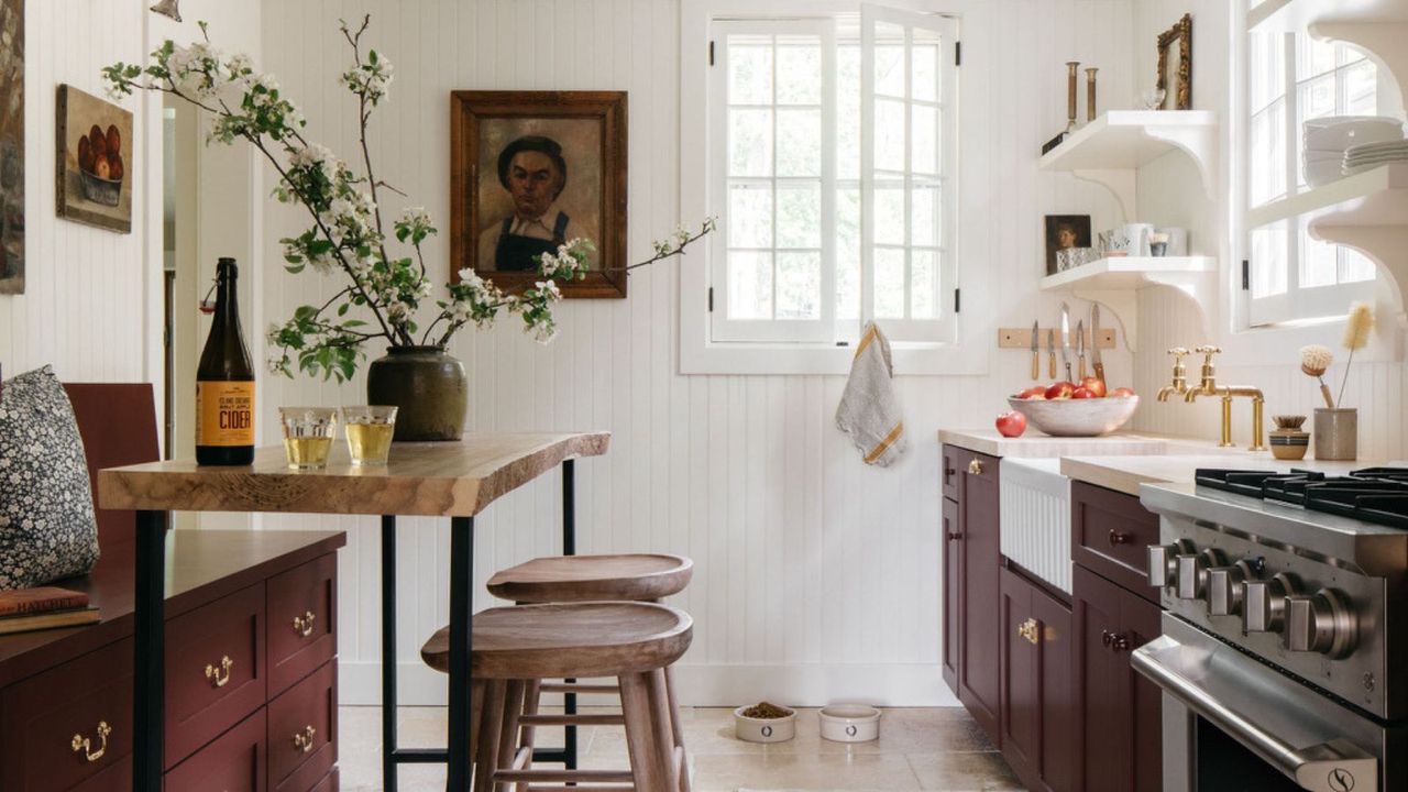 The Small Footprint Didn't Stop the New Owners of This Cottage Kitchen ...