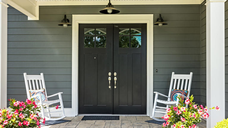 A DIY Wood Screen That'll Help Turn Your Front Porch Into An Outdoor Oasis