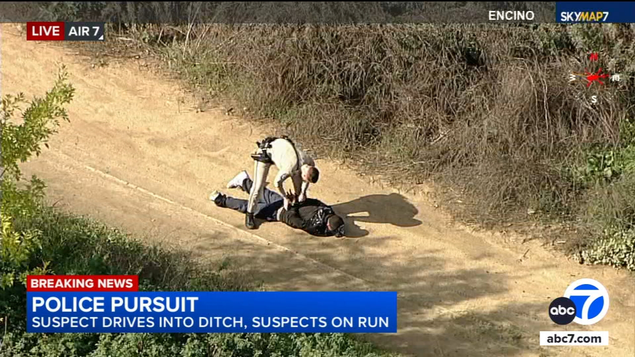 2 in custody after leading CHP on chase through Encino, ditching car ...