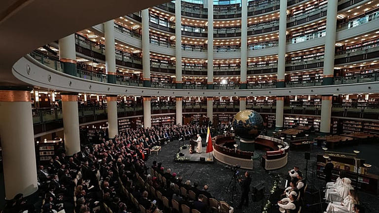 Pope Leo XIV urges peace in Ankara on first foreign trip