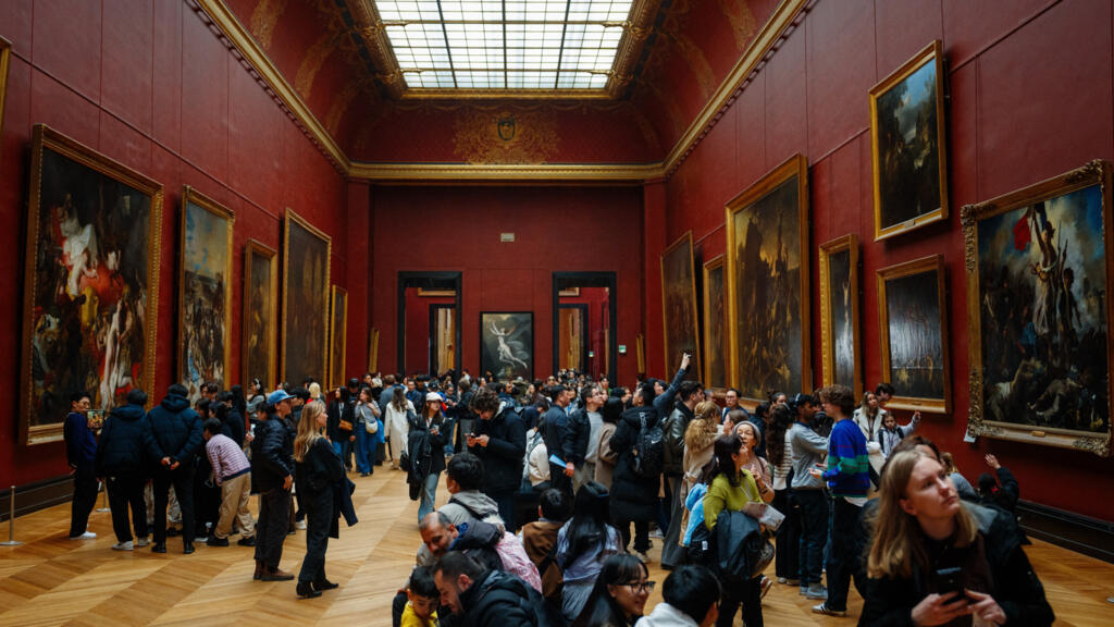 Em meio à crise, Louvre aumentará em 45% o ingresso para visitantes de ...