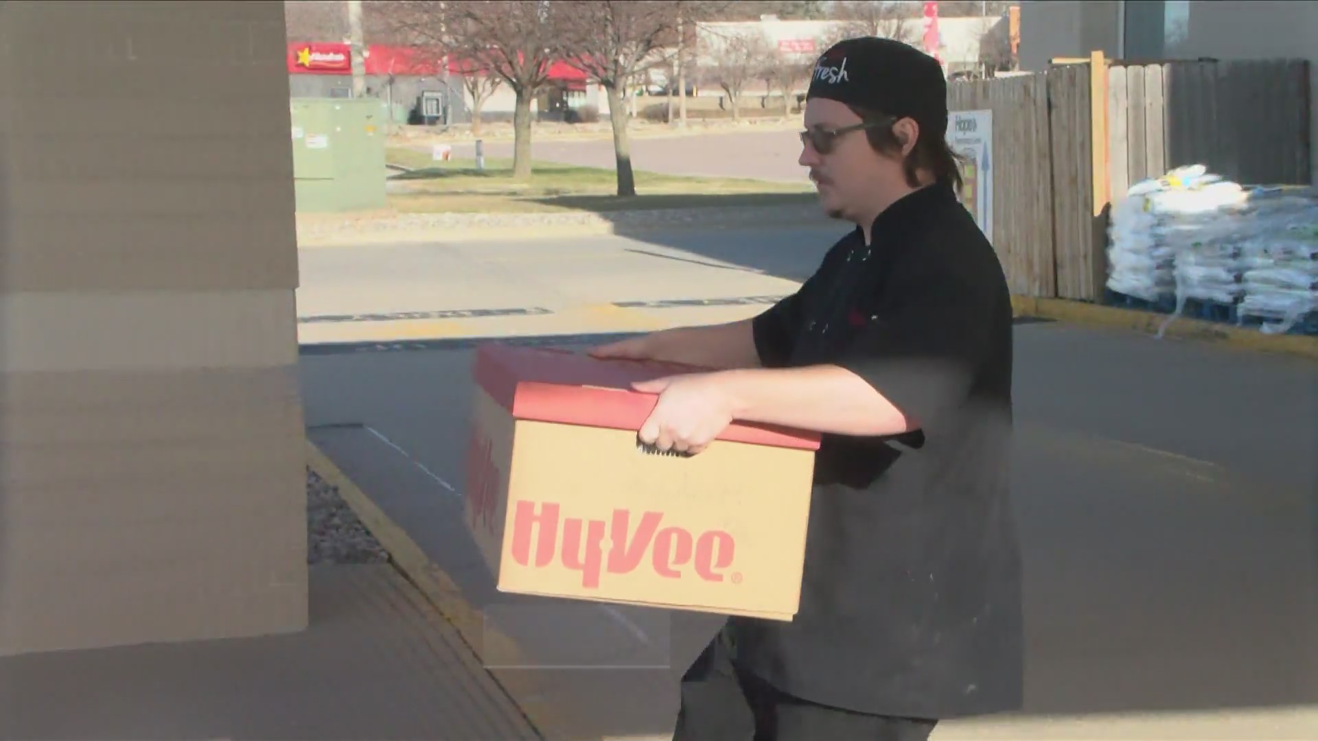 Hy-Vee Offers Thanksgiving Meal Packs