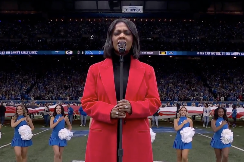 CeCe Winans stunned NFL fans with her a cappella rendition of the national anthem
