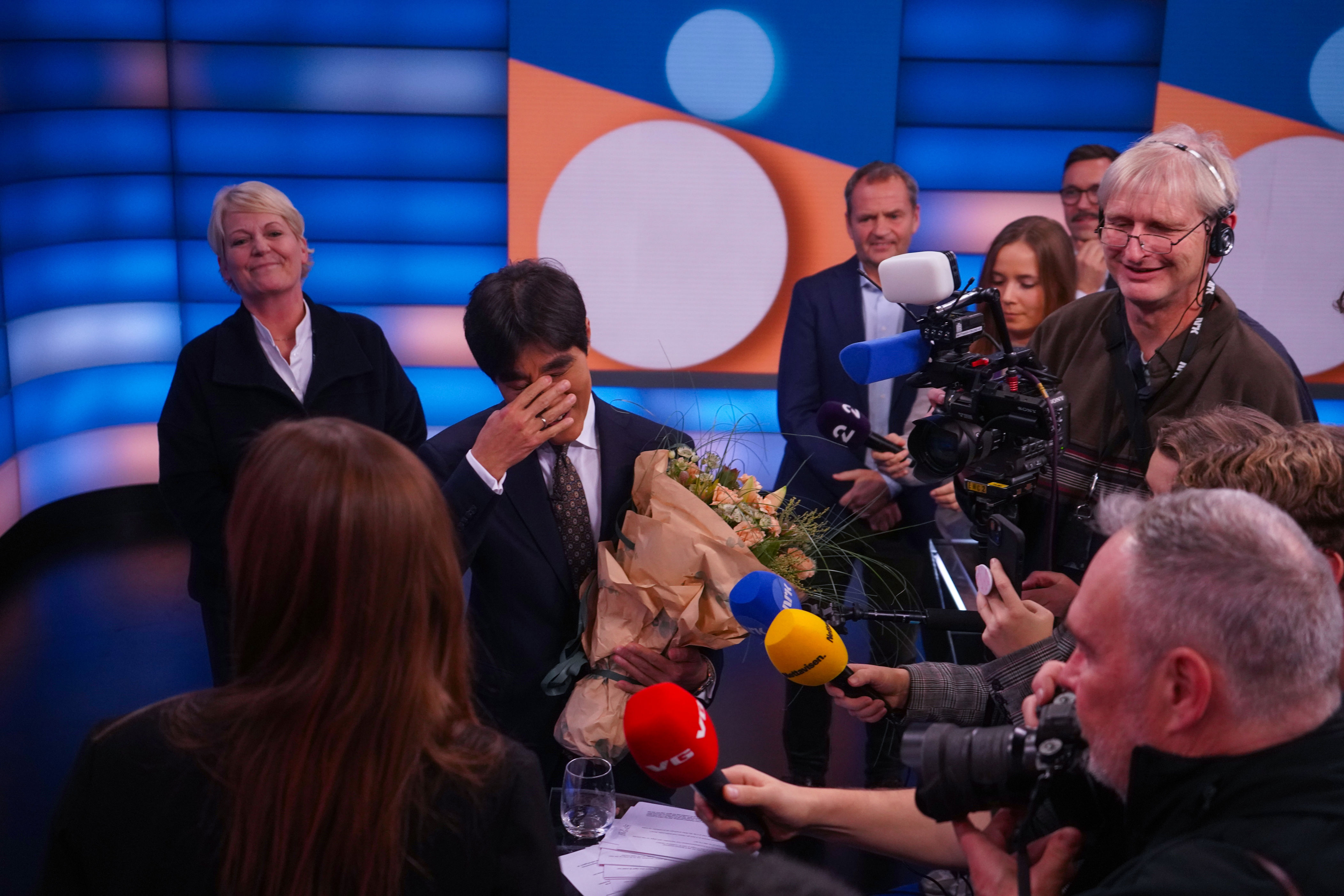 Fredrik Solvang høstet mange lovord etter at han torsdag ledet sin aller siste sending som programleder for NRK-programmet Debatten. Foto: Thomas Fure / NTB